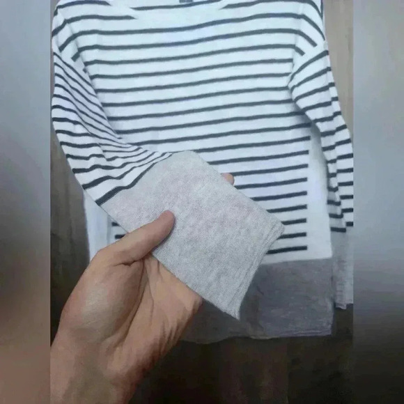 Vince Women's Lightweight Striped Knit Long Sleeve Shirt XS - Picture 2 of 9